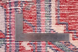 Corner detail of 1985s Hamedan rug showing border pattern and Wool pile