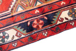 Backside of handmade 1985s Hamedan rug showing knot structure and weave density