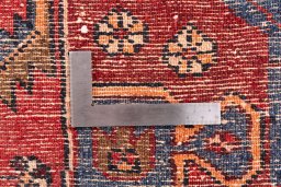Corner detail of 1999s Hamedan rug showing border pattern and Wool pile