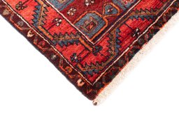 Central medallion detail of 1999s Hamedan rug from Iran / Persia