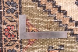 Corner detail of 1995s Hamedan rug showing border pattern and Wool pile