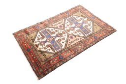 Corner detail of 1995s Hamedan rug showing border pattern and Wool pile