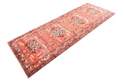 Corner detail of 1991s Hamedan rug showing border pattern and Wool pile