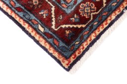 Central medallion detail of 1986s Hamedan rug from Iran / Persia