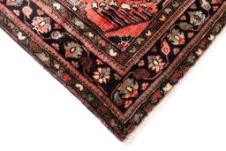 Central medallion detail of 1970s Hamedan rug from Iran / Persia