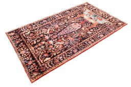 Corner detail of 1998s Hamedan rug showing border pattern and Wool pile