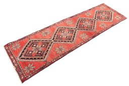 Close-up detail of 1975s Hamedan rug from Iran / Persia showing Wool weave