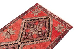 Surface texture of 1975s Hamedan rug with natural Wool and intricate pattern