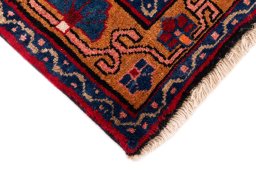 Central medallion detail of 1975s Hamedan rug from Iran / Persia