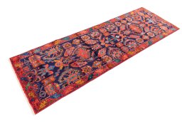 Corner detail of 1999s Hamedan rug showing border pattern and Wool pile