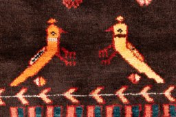 Corner detail of 1975s Hamedan rug showing border pattern and Wool pile