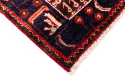 Central medallion detail of 1975s Hamedan rug from Iran / Persia