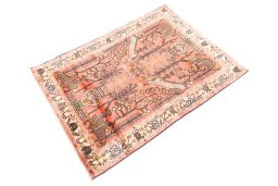 Corner detail of 1976s Hamedan rug showing border pattern and Wool pile