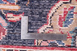 Corner detail of 1984s Hamedan rug showing border pattern and Wool pile