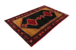 Corner detail of New Hamedan rug showing border pattern and Wool pile