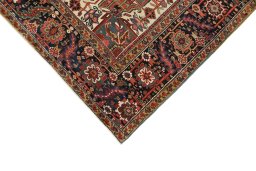 Central medallion detail of 1930s Heriz rug from Iran / Persia