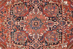 Central medallion detail of 1940s Heriz rug from Iran / Persia