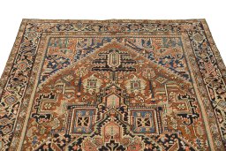 Surface texture of 1920s Heriz rug with natural Wool and intricate pattern