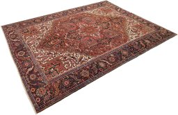 Corner detail of 1940s Heriz rug showing border pattern and Wool pile