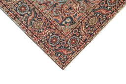 Backside of handmade 1920s Heriz rug showing knot structure and weave density