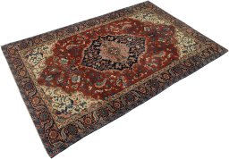 Corner detail of 1920s Heriz rug showing border pattern and Wool pile