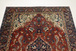 Surface texture of 1920s Heriz rug with natural Wool and intricate pattern