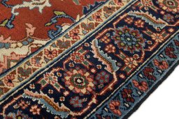 Central medallion detail of 1920s Heriz rug from Iran / Persia