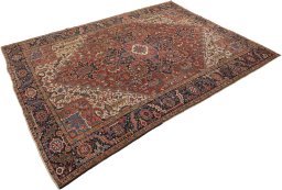 Corner detail of 1930s Heriz rug showing border pattern and Wool pile