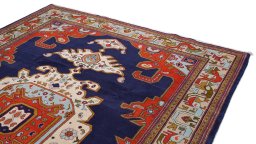 Surface texture of 1990s Heriz rug with natural Wool and intricate pattern