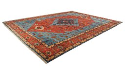 Corner detail of 1990s Heriz rug showing border pattern and Wool pile