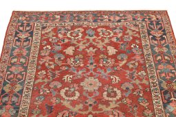 Surface texture of 1900s Heriz rug with natural Wool and intricate pattern