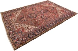 Corner detail of 1940s Heriz rug showing border pattern and Wool pile