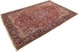 Corner detail of 1940s Heriz rug showing border pattern and Wool pile