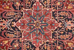 Central medallion detail of 1940s Heriz rug from Iran / Persia