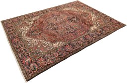 Corner detail of 1940s Heriz rug showing border pattern and Wool pile