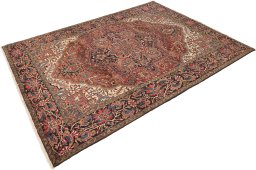 Close-up detail of 1940s Heriz rug from Iran / Persia showing Wool weave