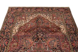 Surface texture of 1940s Heriz rug with natural Wool and intricate pattern