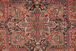 Central medallion detail of 1940s Heriz rug from Iran / Persia