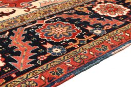 Central medallion detail of 1990s Heriz rug from Iran / Persia