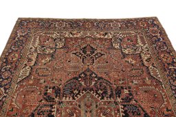 Surface texture of 1940s Heriz rug with natural Wool and intricate pattern