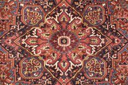Central medallion detail of 1940s Heriz rug from Iran / Persia