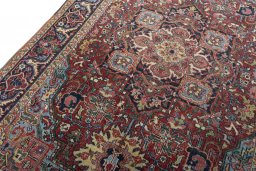 Backside of handmade 1930s Heriz rug showing knot structure and weave density