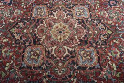 Central medallion detail of 1930s Heriz rug from Iran / Persia