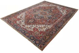 Corner detail of 1930s Heriz rug showing border pattern and Wool pile