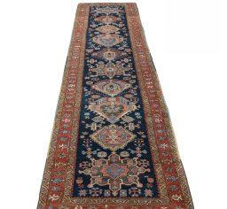 Surface texture of 1930s Heriz rug with natural Wool and intricate pattern