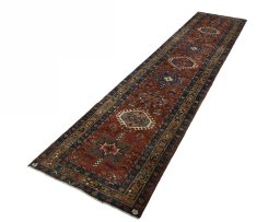 Corner detail of 1930s Heriz rug showing border pattern and Wool pile