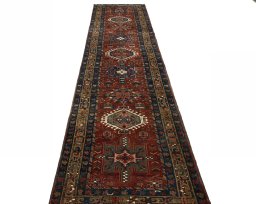 Surface texture of 1930s Heriz rug with natural Wool and intricate pattern