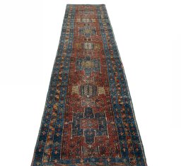 Surface texture of 1930s Heriz rug with natural Wool and intricate pattern