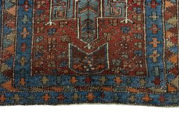 Central medallion detail of 1930s Heriz rug from Iran / Persia