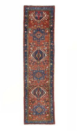 Full view of 1930s Heriz rug from Iran / Persia, 320 × 85 cm in Red tones